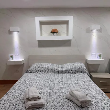 Ciro E Lucia * نابولي